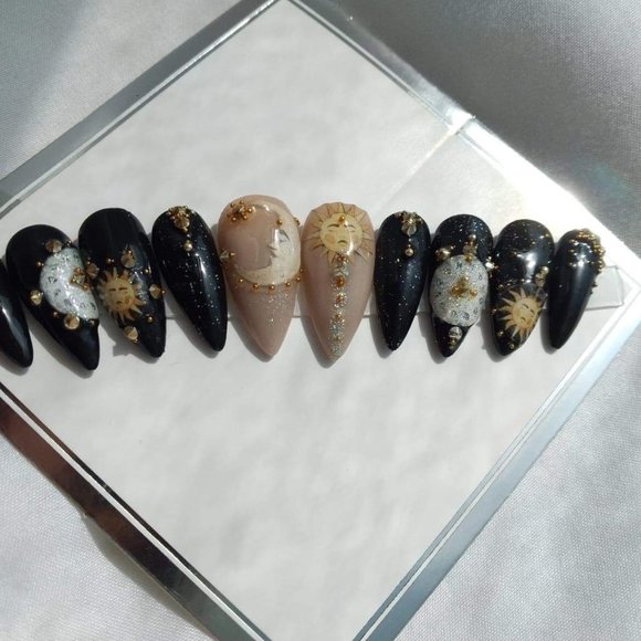 Black/Nude/ Sun, Moon, Stars Zodiac Press on Nails - Picture 3 of 4